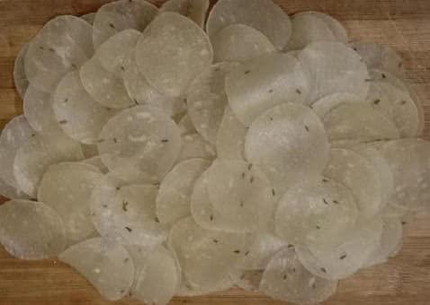 SR Foods SR Foods Ready To Fry Onion Small Papad Fryums With Chat Masala | Piyazz Papad | Vathal | Vadiyalu | Sandige | Kondattam ( ) (250g Pack Of 3)