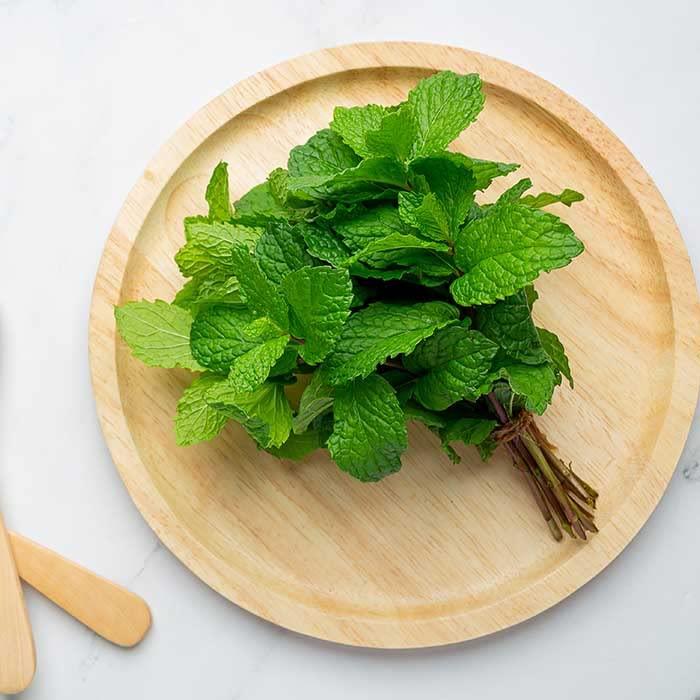 looms & weaves 100% Pure & Natural Freeze Dried Mint Leaves - 25 GMS (Special Grade Seasoning Herbs)