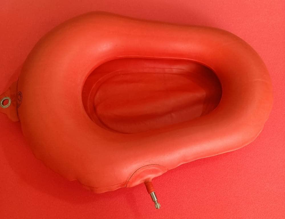 Body Fitness Portable Bedpan, Inflatable Cushions Potty for Hospital Elderly Bedridden, Washable Inflation Bed Pans for Females, Inflatable Stool Toilet Nursing Toilet(Red)