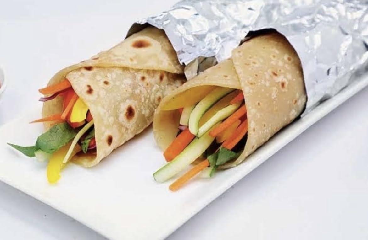 Wrap On Wrap On Aluminium Foil Paper 1 kg 18 Micron Roll for Food Packing with Cutter, Heavy Duty Foil Paper for Food Wrap Roll 1kg, Silver Aluminum Foil Wrap Paper Roll for Roti Kitchen (Pack of 1).