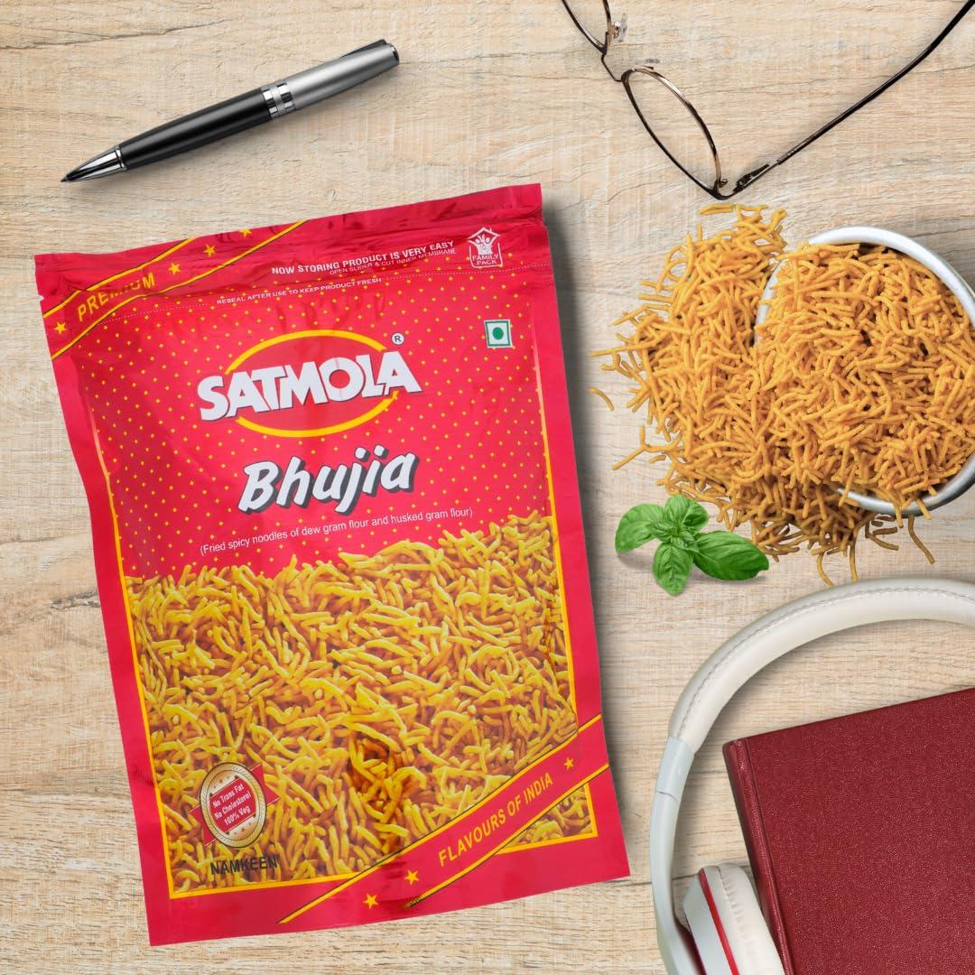 Satmola Satmola Namkeen Combo Pack - Paneer Bhujia 300g + Moong Dal 350g + Bikaneri Bhujia 400g