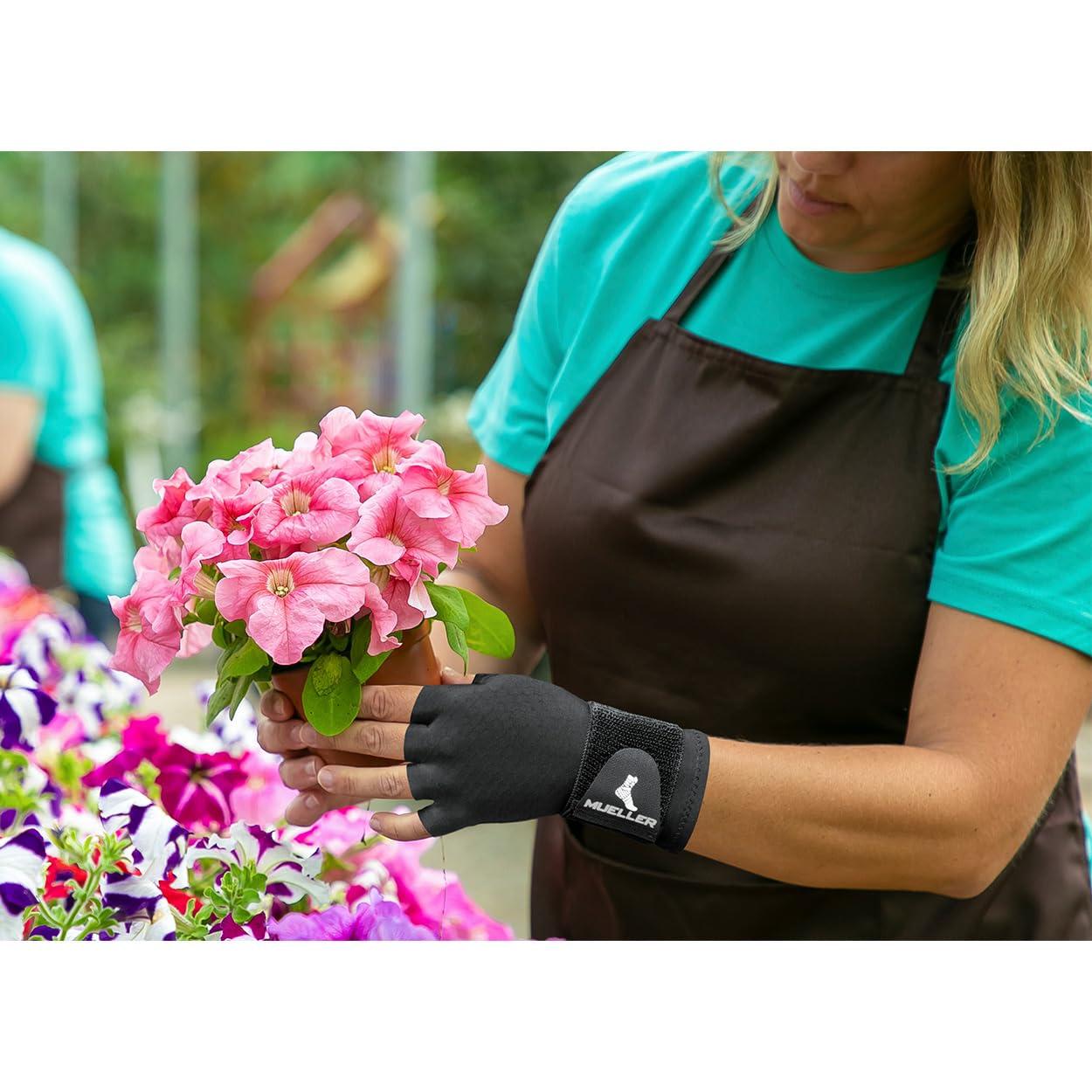 MUELLER Mueller Reversible Compression Glove with Thermo Reactive Technology, OSFM, Black