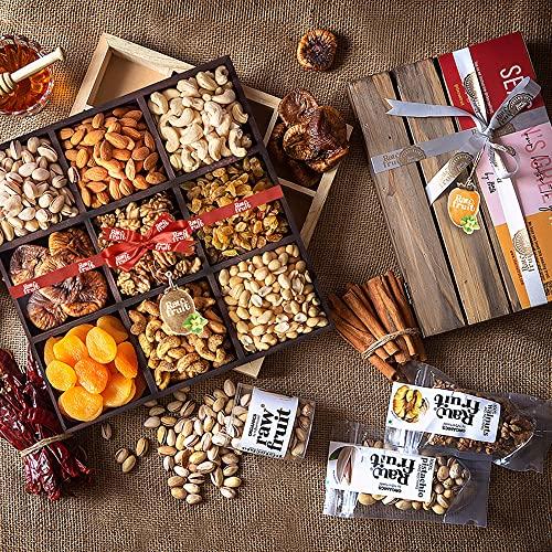 HYPERFOODS Dry Fruits and Chocolates Gift pack Cashew Almond Raisins Walnut Dry Fruit Gift Pack Dry Fruit Combo Pack