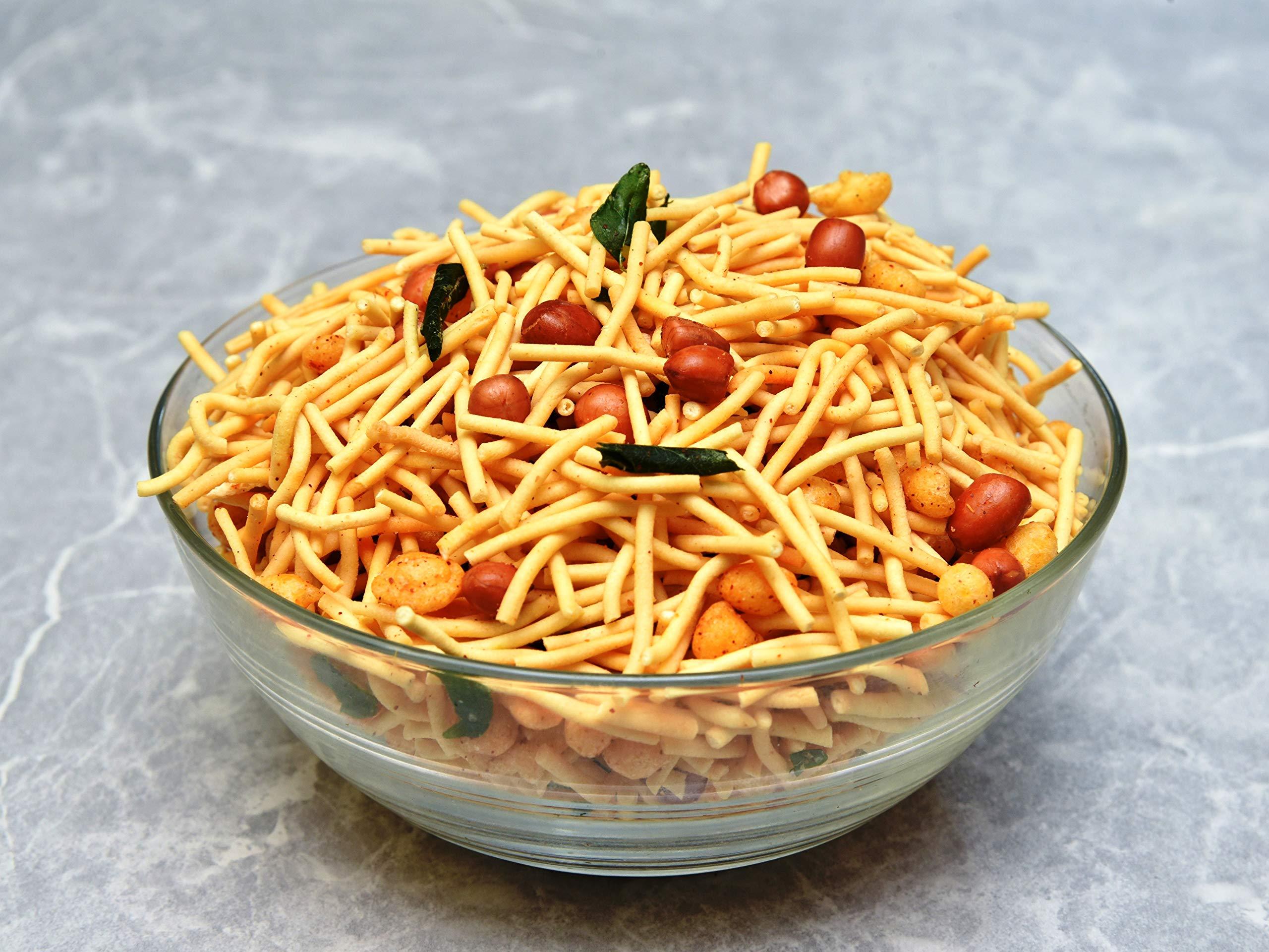 Thangapandiyan Thangapandiyan Thoothukudi Big Mixture (250 GM) + Thangapandian Omapodi (250 GM) + KS Karthik Kadalai Mittai (250GM) - 750 Grams