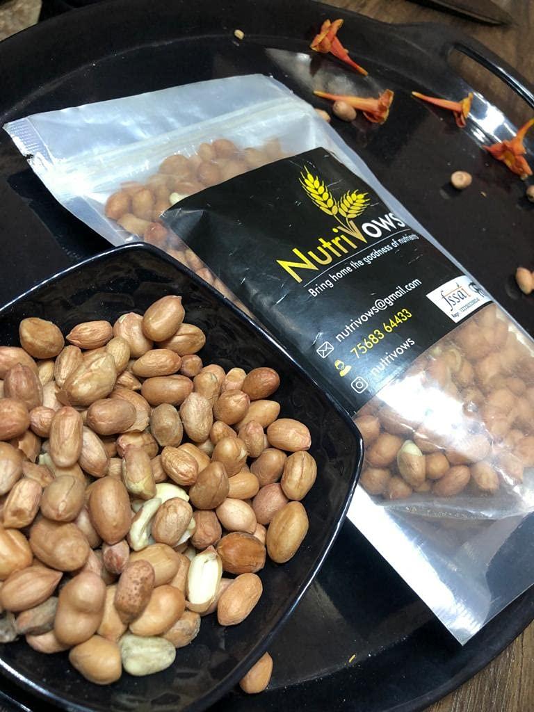 NUTRIVOWS Organic Groundnuts / Peanuts | 100% Vegan, Gluten Free and NO Additives | Raw, Unpolished and Unadulterated (2KG)