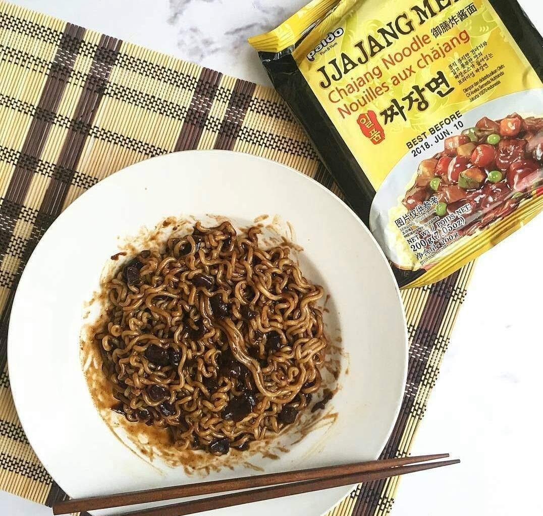 Paldo Paldo Fun & Yum Ilpoom Jjajangmen Noodles, Traditional Brothless Chajang Ramen with Savory & Sweet Black Bean Sauce, Oriental Style Korean Ramyun, Soupless, 4 x 200 grams, Pk of 4, Non Spicy Korea|