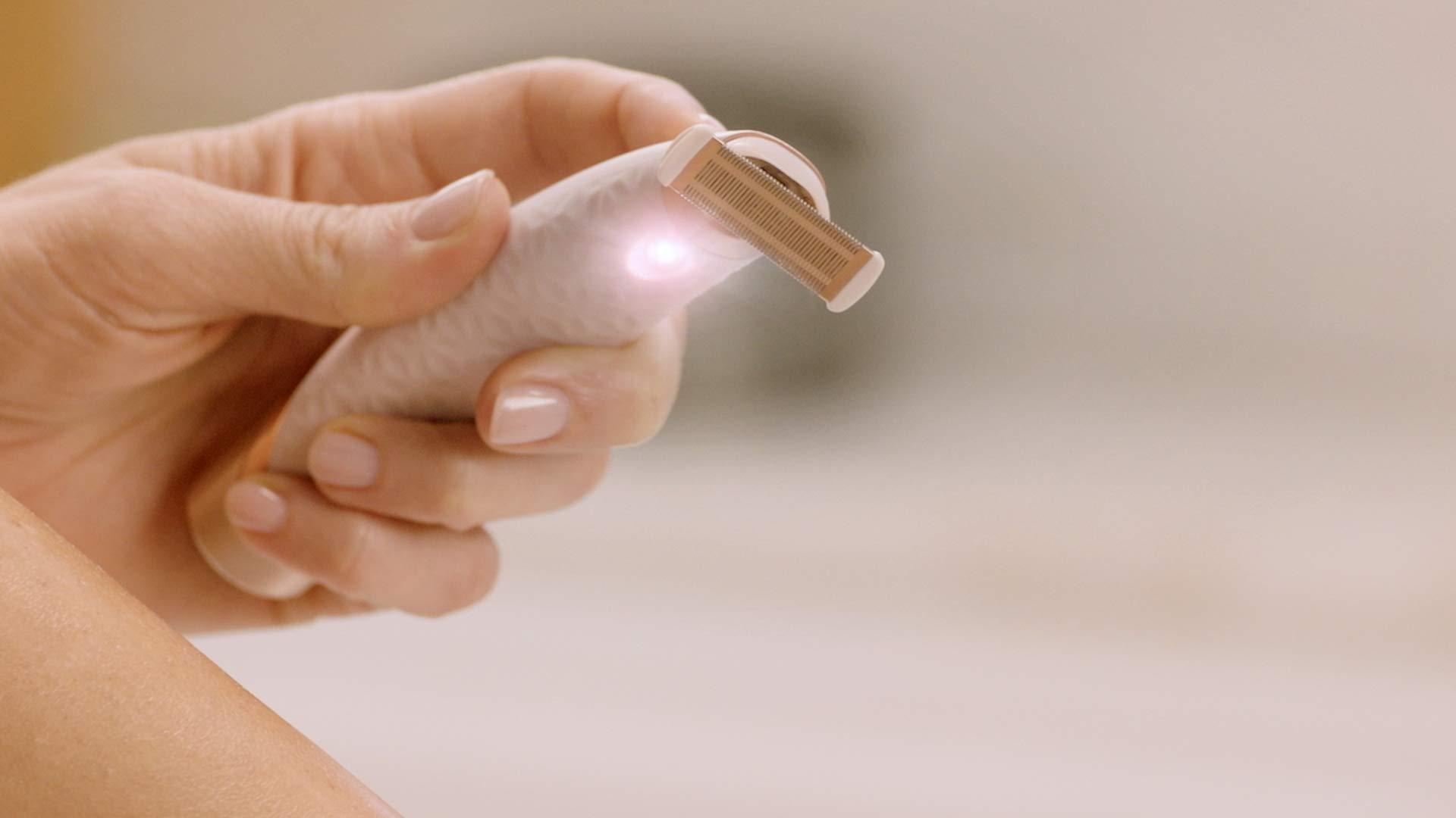 Finishing Touch Flawless Finishing Touch Flawless Nu Razor Electric Shaver With Hypoallergenic 18K Gold Plated Shaving Heads - Rechargeable