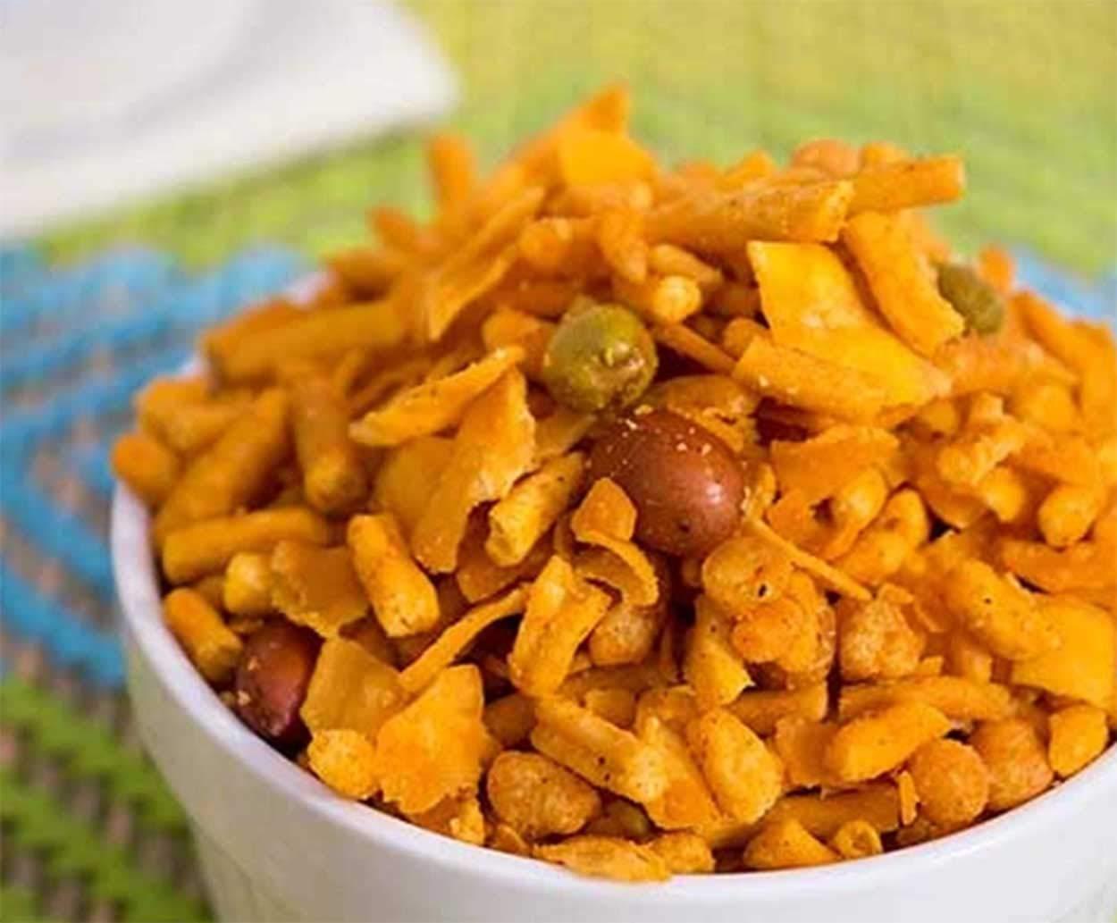 DHADIWAL DHADIWAL'S Golden Mix FARSAN (NAMKEEN) (Diwali Special) (500 GM)