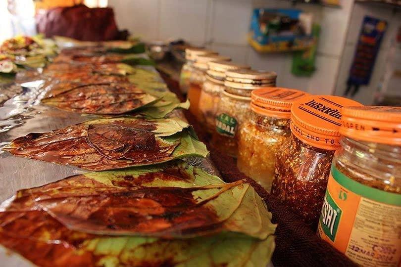 MEENAKSHI CHATNI Meenakshi Pan Chutney with Keshar & Saffron Blended making flavoured Pan -50g | minakshi paan chatni |