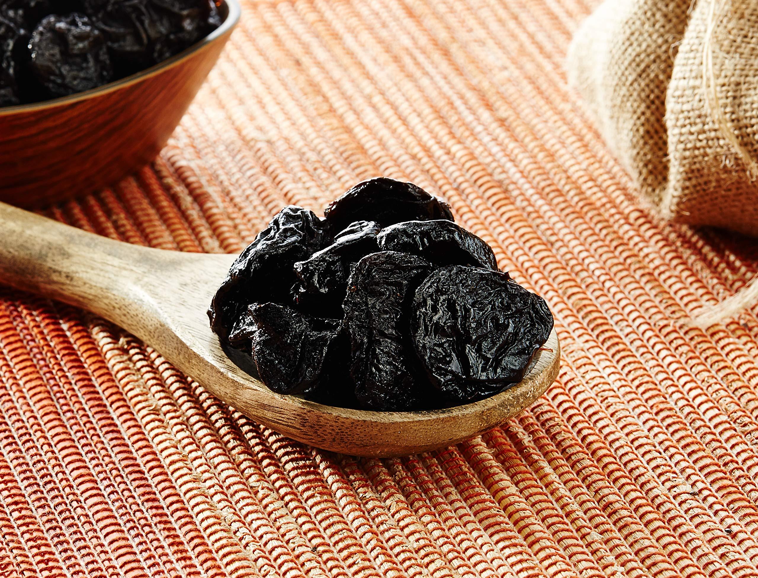 Amazon Brand - Vedaka Vedaka Premium Prunes, 500g & Amazon Brand - Solimo Premium Cashews, 500g Combo