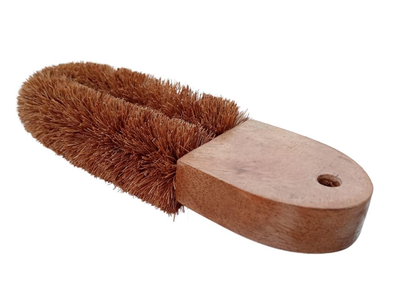 Generic Scrubber Coir Foot Scrubber/Hand Scrubber for Foot and Body/Coconut Fiber Scrubber and Seasoned Mango Wood