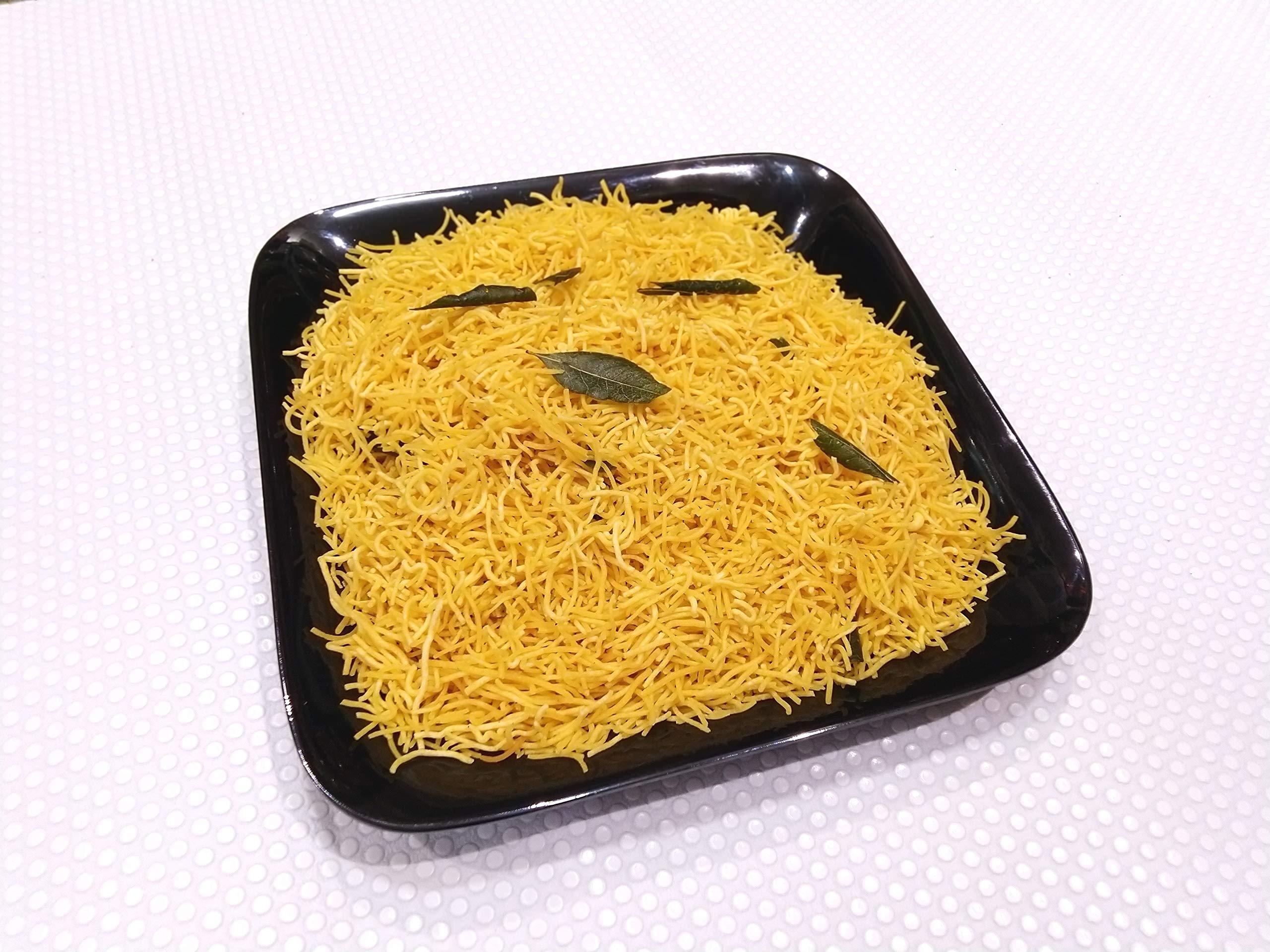 Thangapandiyan Thangapandiyan Thoothukudi Big Mixture (250 GM) + Thangapandian Omapodi (250 GM) + KS Karthik Kadalai Mittai (250GM) - 750 Grams