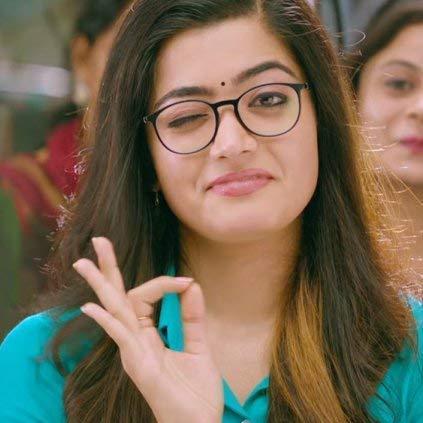 Eyewear World Eyewear World Reading glasses for men 1.00 1.25 1.50 1.75 2.00 2.25 2.50 2.75 3.00 3.25 3.50 3.75 4.00 All the Power Are Available Round Shape Blue Frame Anti Glare Coating (1.50)