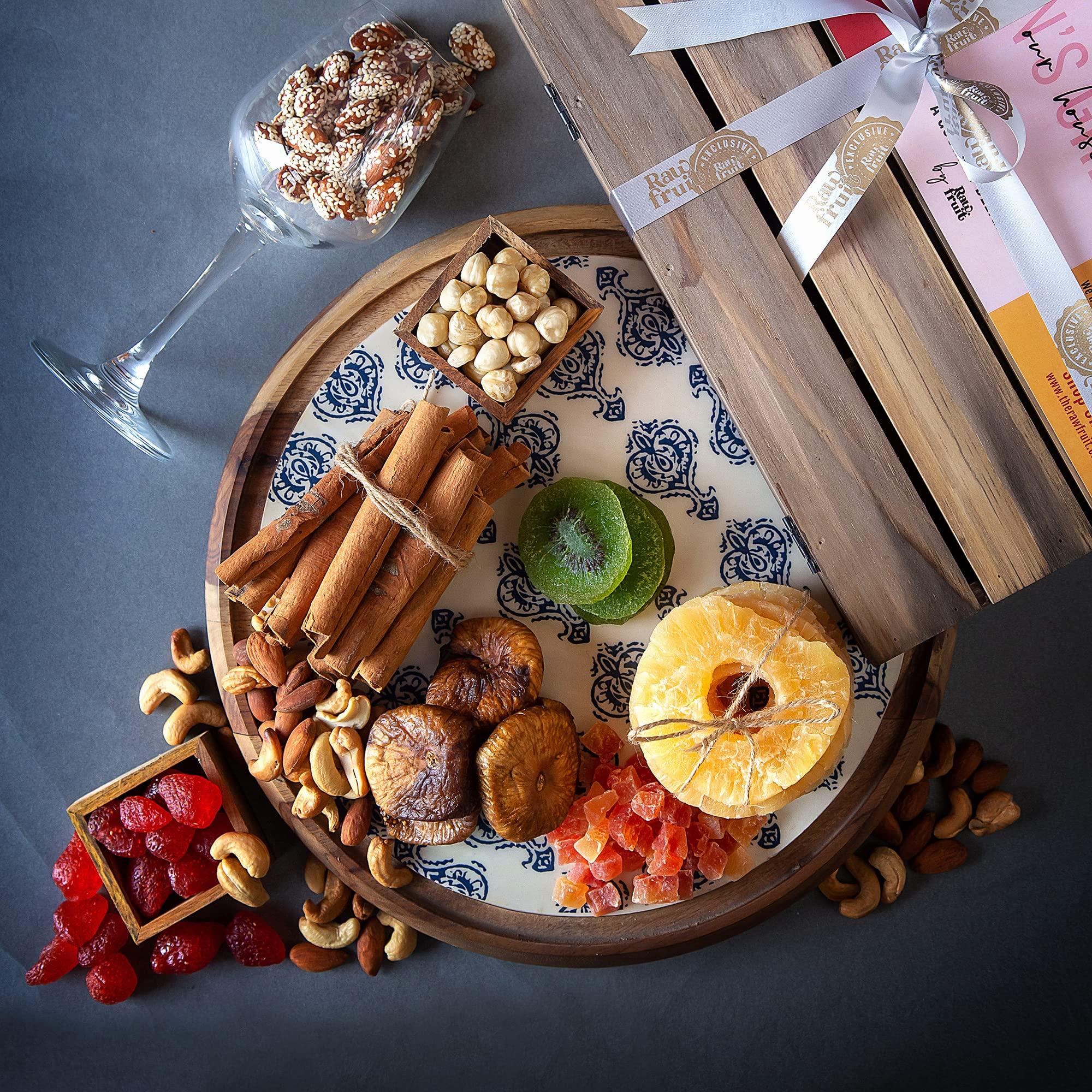 HYPERFOODS Dry Fruits and Chocolates Gift pack Cashew Almond Raisins Walnut Dry Fruit Gift Pack Dry Fruit Combo Pack