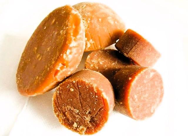 Generic The Ever Grow Enterprises Jaggery Thekua 500 GMS and 1 Kg Pack Container Free Worth of Rs.150/-