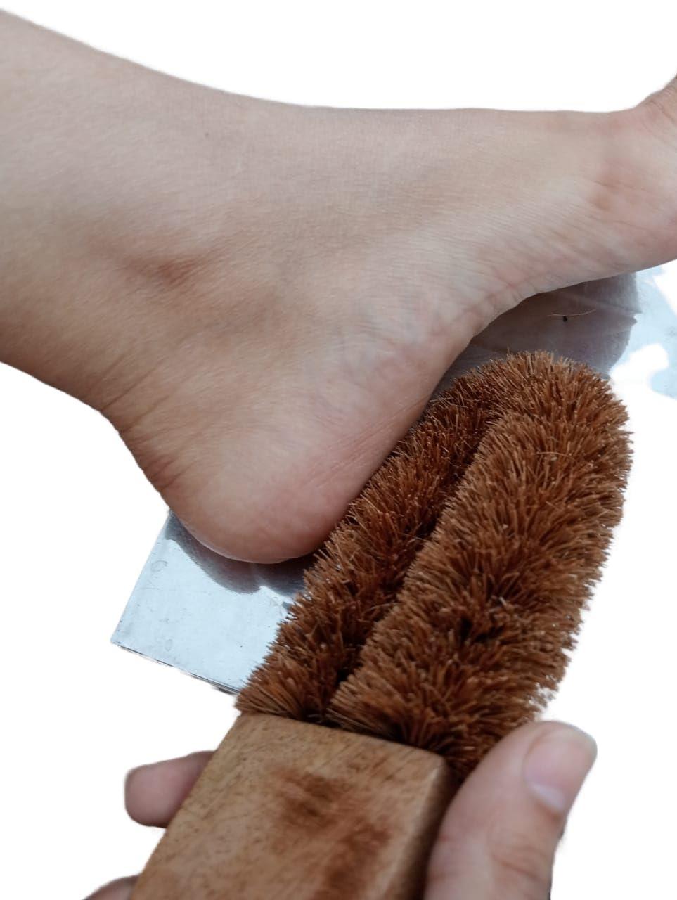 Generic Scrubber Coir Foot Scrubber/Hand Scrubber for Foot and Body/Coconut Fiber Scrubber and Seasoned Mango Wood
