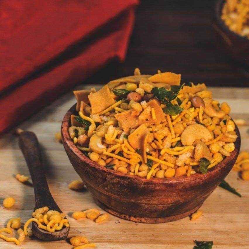 Malabar Spice Co Kerala Traditional Payyoli Namkeen Mixture Snacks (500g)