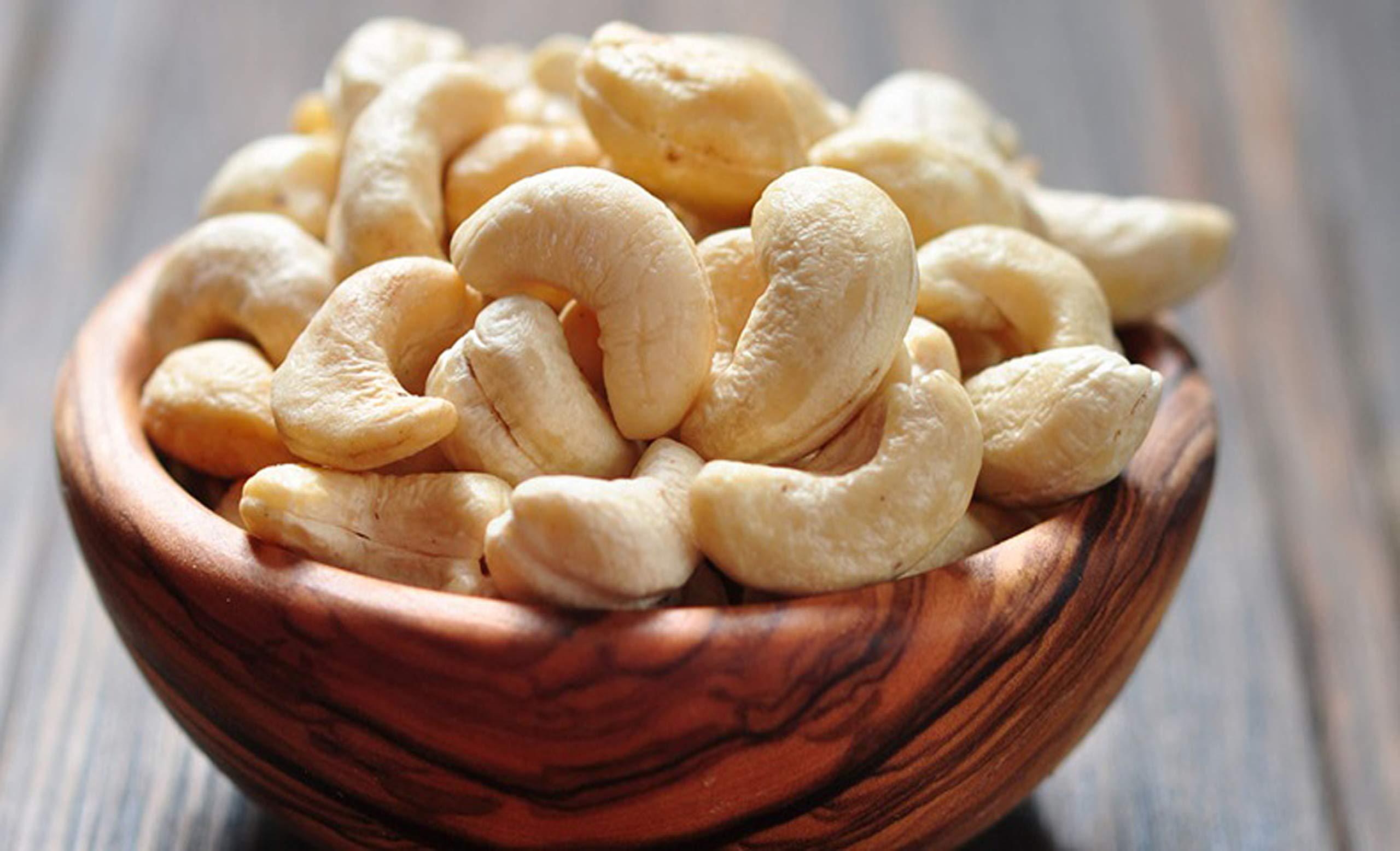 minimal Minimal Whole Cashew Nuts/Kaju(Grade W320),1Kg