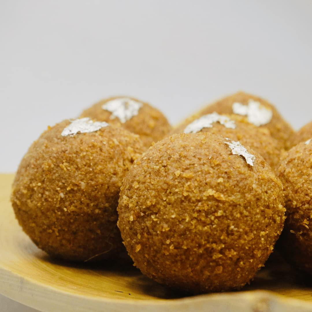 BOMBAY CHEESE COMPANY - AUTHENTIC VEGAN CRAFT MEETHI KAHANI - Plant based pure QUINOA SEEDS LADDU. Refined sugar free. Made with jaggery, plant based ghee (no dalda, no hydrogenated fats, no palm oil, no transfat) Pack of 6-180 gms