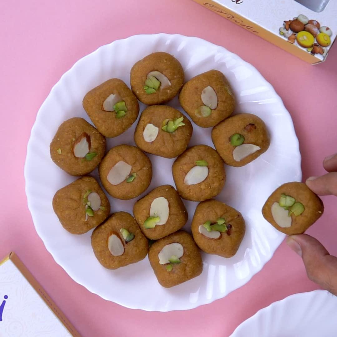 MEETHADABBA MeethaDabba Sinhori Peda, Indian Sweet, Desi Mithai, Super Soft, Sihori Peda, 24 pcs 500 grams