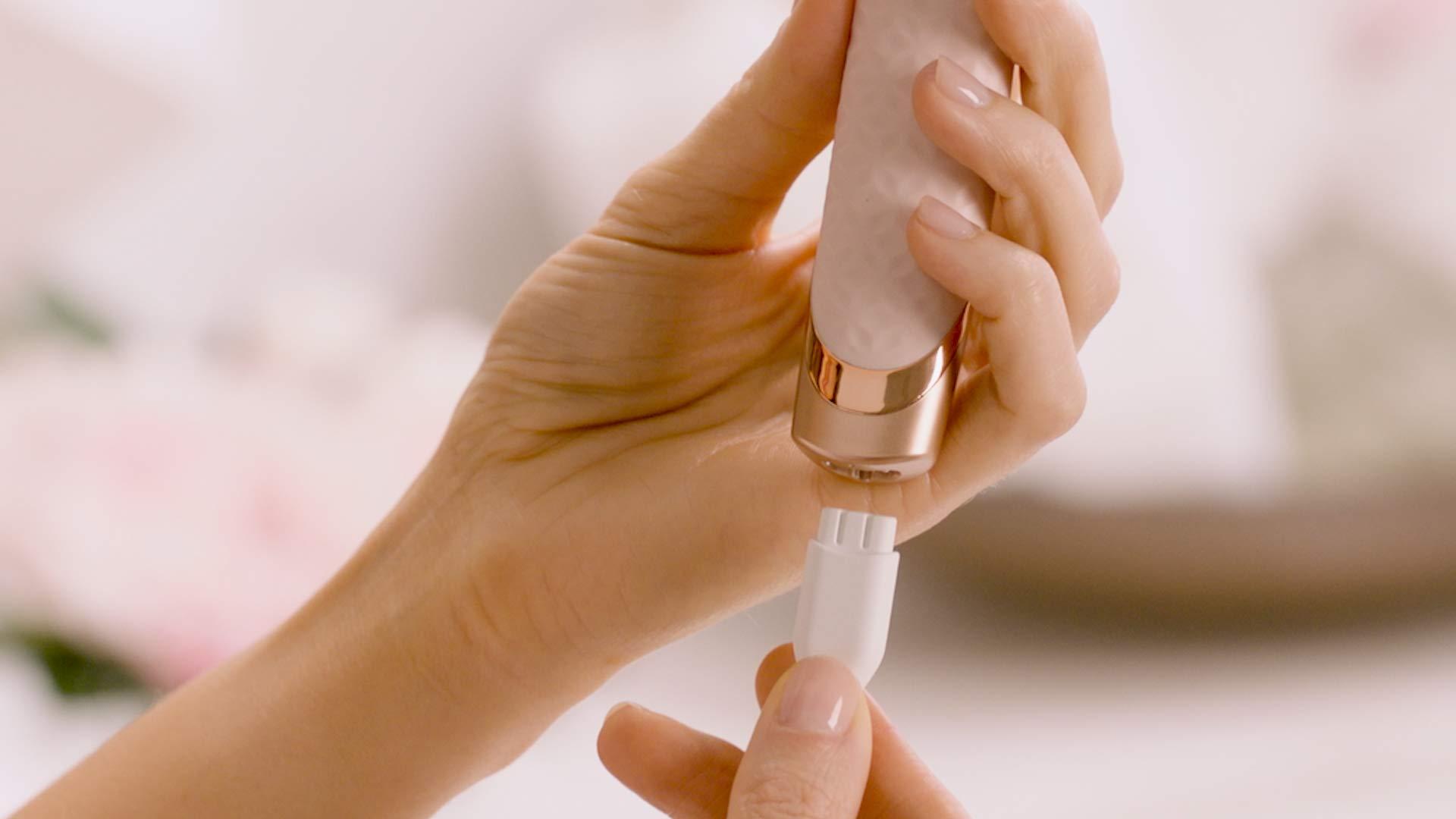 Finishing Touch Flawless Finishing Touch Flawless Nu Razor Electric Shaver With Hypoallergenic 18K Gold Plated Shaving Heads - Rechargeable