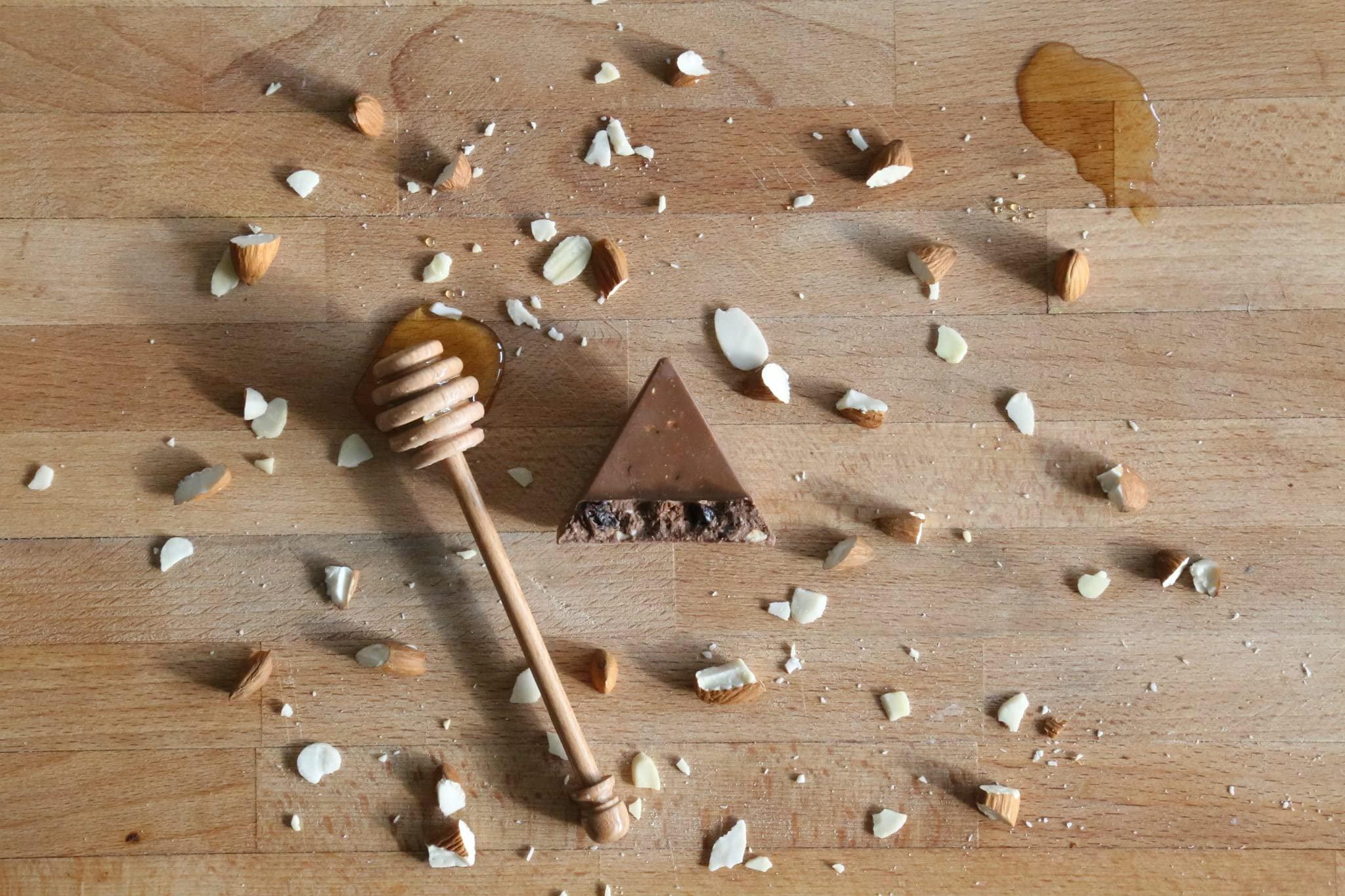 Generic Toblerone Of Switzerland Swiss Milk Chocolate Candy Bars With Salted Caramelized Almonds And Honey And Almond Nougat, 100 Gram (Imported, Pack Of 1)