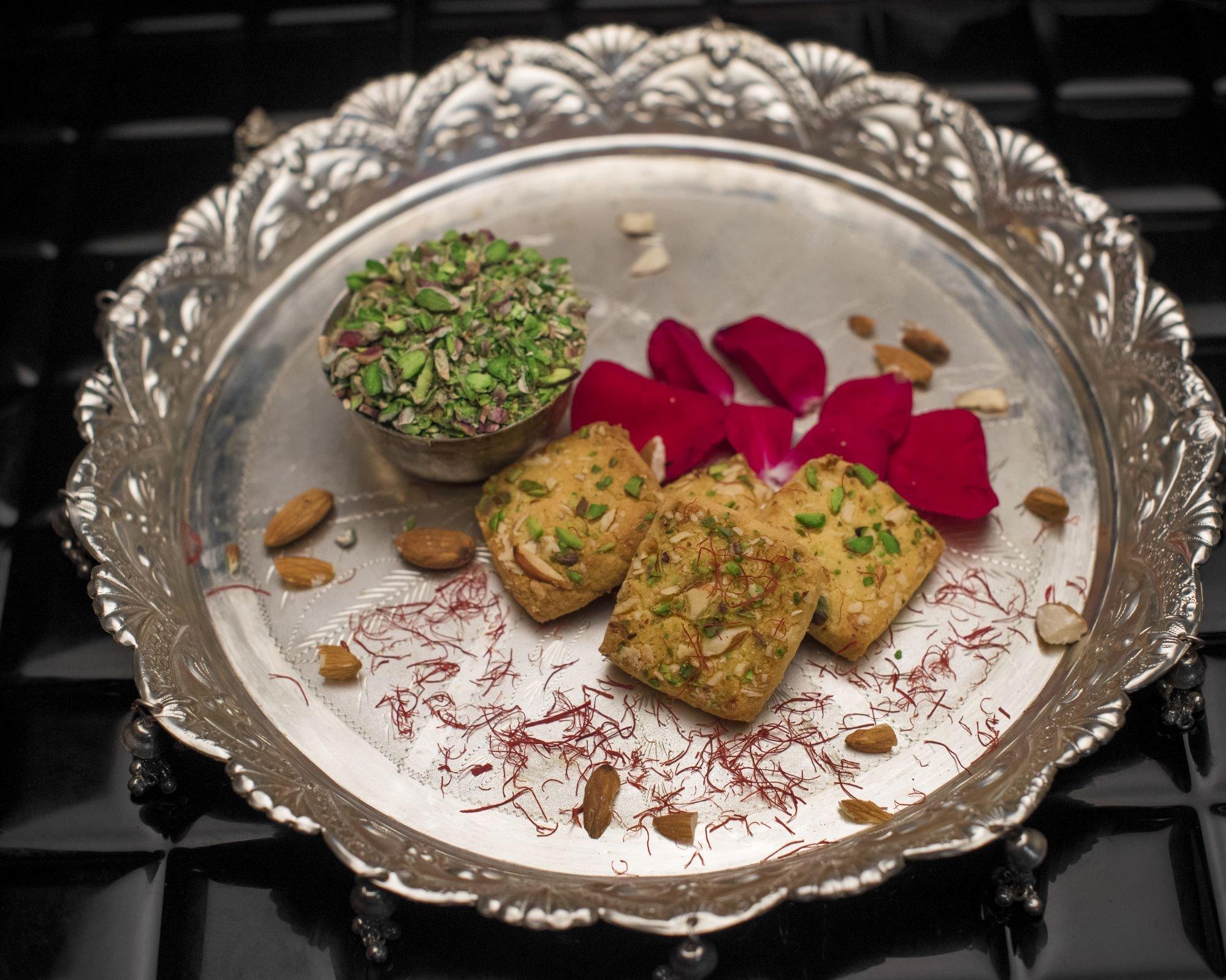 Sapra Biscuits Sapra Biscuits Kesar Pista Biscuits (400g)