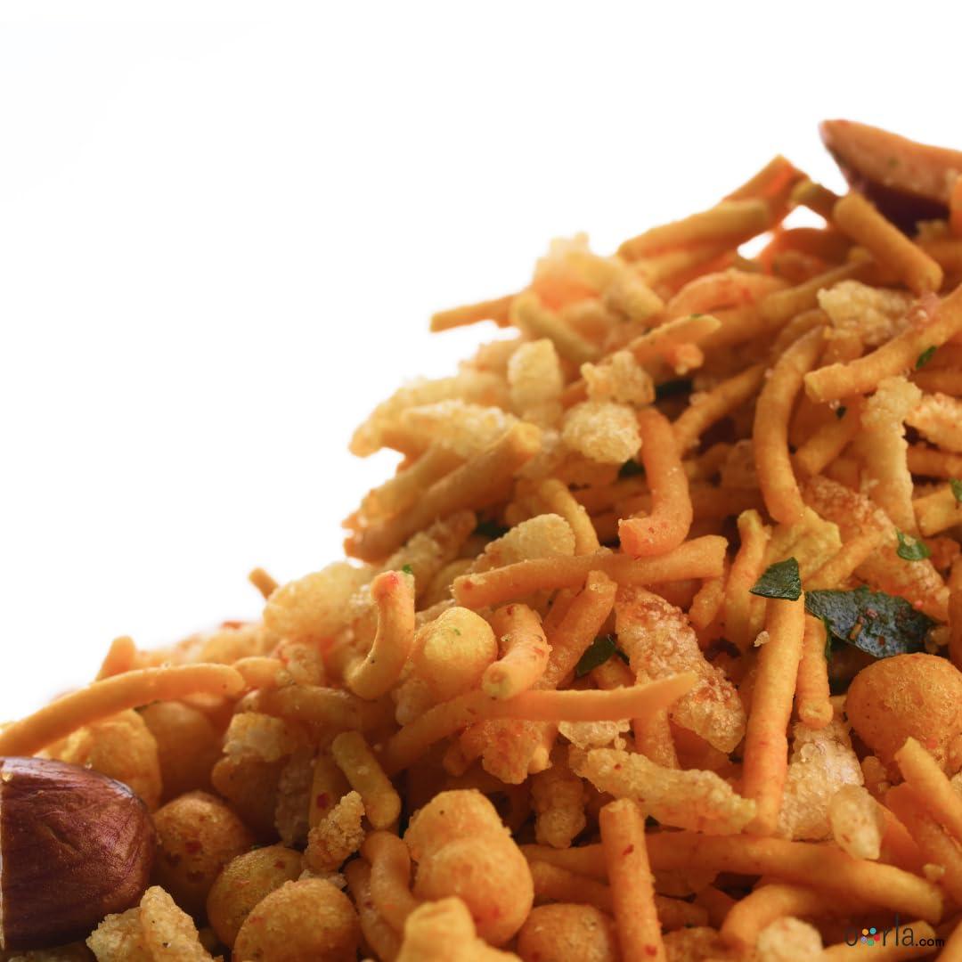 Oorla Oorla "Udupi Mixture - Savory Snack Mix from Udupi, Authentic South Indian Blend of Crunchy Ingredients" 400 gm