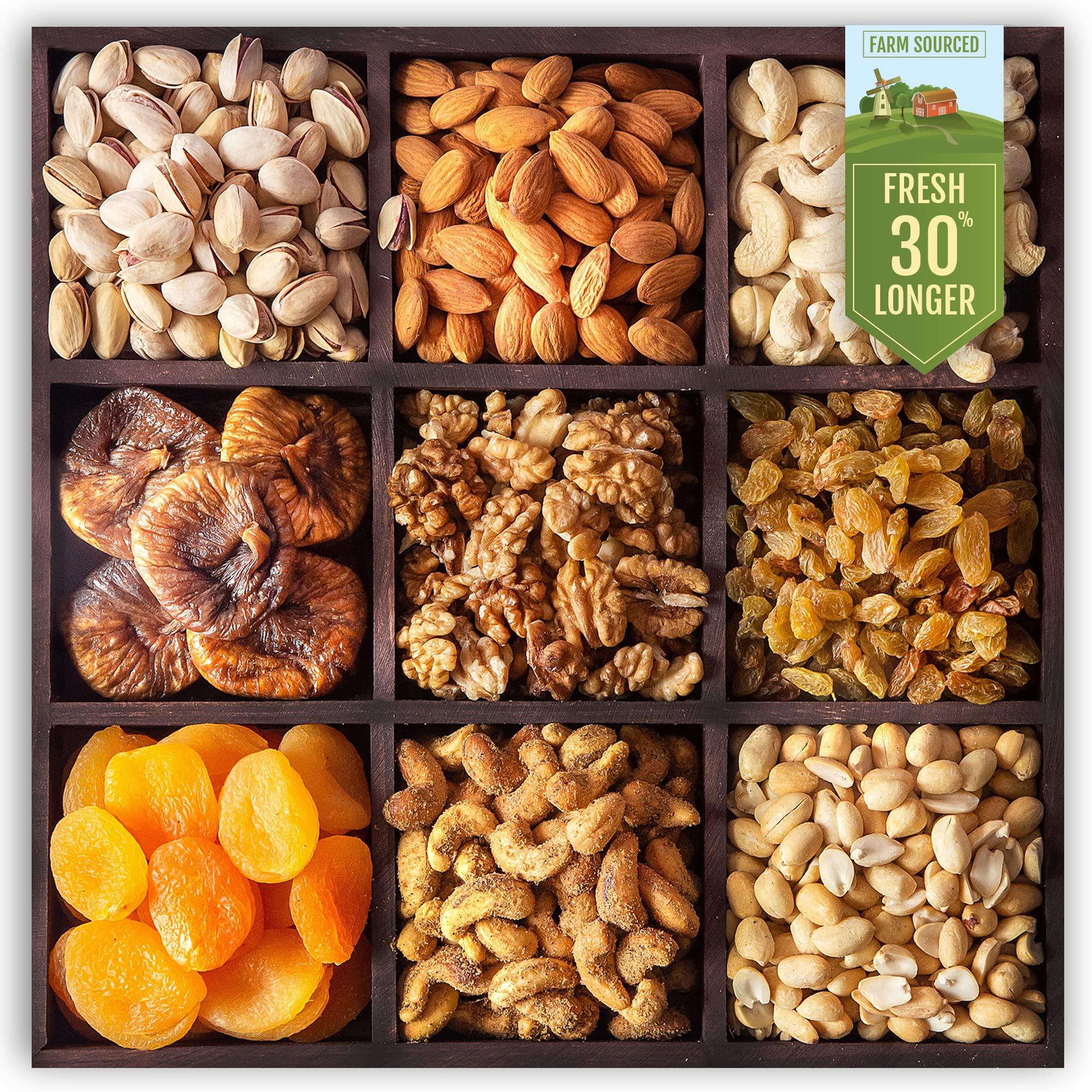 HYPERFOODS Dry Fruits and Chocolates Gift pack Cashew Almond Raisins Walnut Dry Fruit Gift Pack Dry Fruit Combo Pack