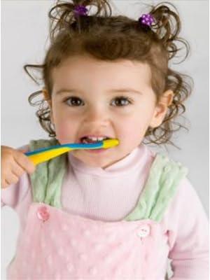 Wasser Vela Wasser Vela 12 pcs Smile Face Junior Child Toothbrush