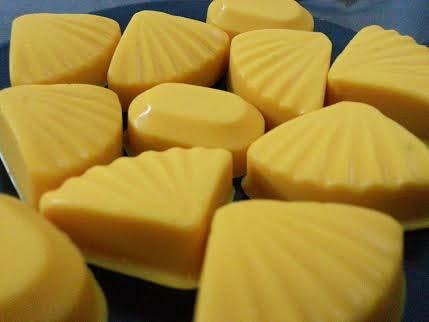 Aromatic Aromatic Flavoured Chocolate Compound Bar for Baking and Cakes garnishing-500gms (Mango)