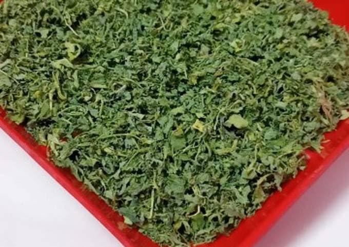 HEERA HEERA® Kasuri Methi , Fenugreek Leaves, Dried Methi Leaves, Pan Methi , Marwadi Methi , Sukha Methi (100gms)