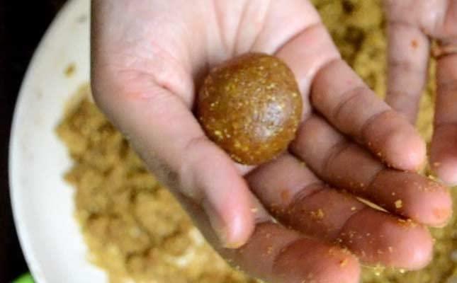 In Super Mart Gluten free, NO Preservatives Fresh Hygienic Homemade Handmade Besan Ladoo with Jaggery - SUGAR FREE Made with Ghee - 1kg