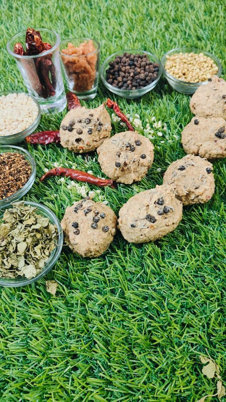 ADH ADH Amritsari Urad Dal Badi Khatti Liquid Khatto Amritsari Wadi / Vadiyan Udad Dal Bari /Amritsari Punjabi Urad Dal Spicy Masala Wariyan Hand Made Udad Dal Badi Khatti Bari-200Gm