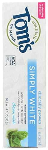 Tom\'s of Maine Simply White Toothpaste Clean Mint - 4.7 oz - Case of 6 by Tom\'s of Maine