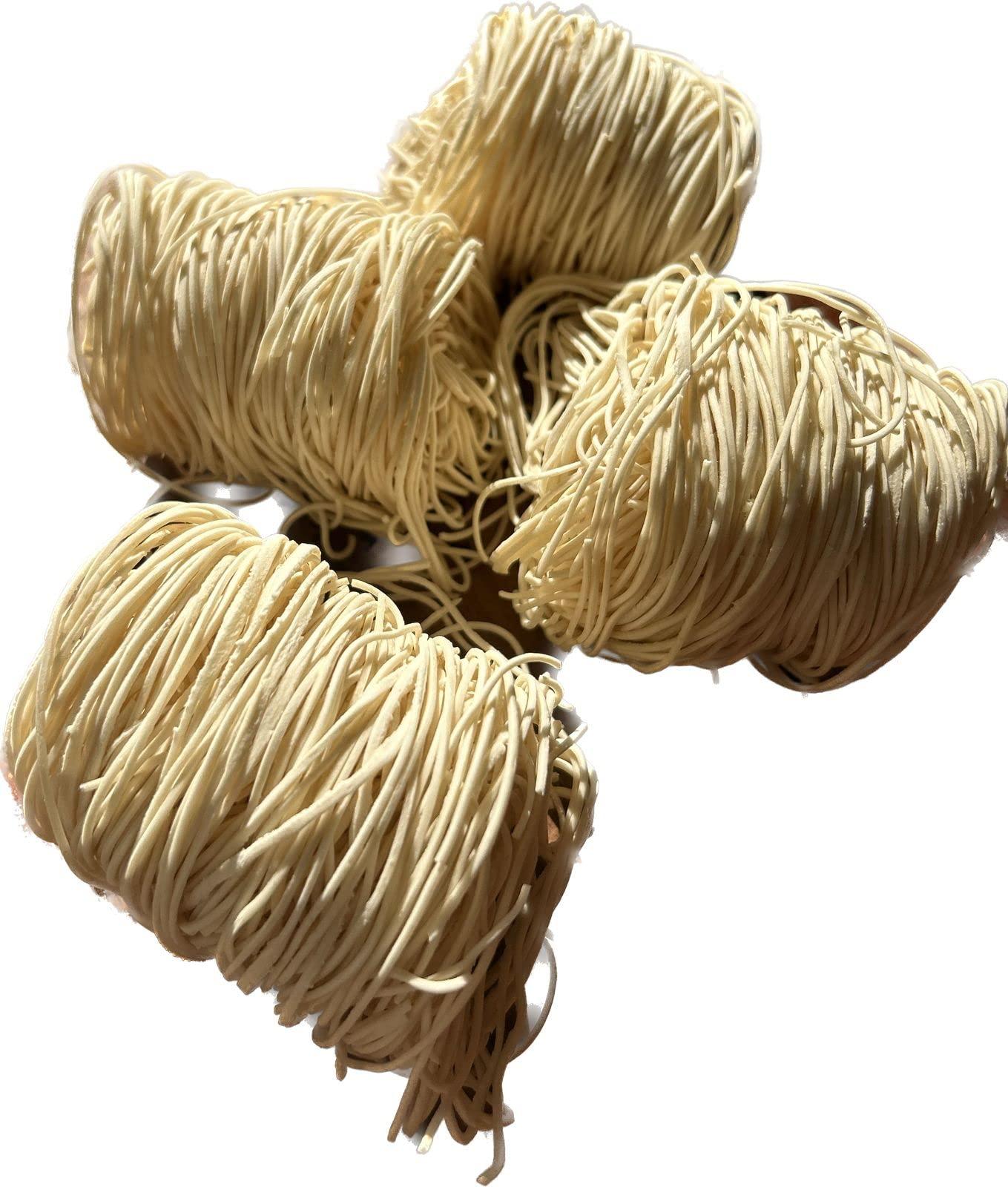 Treato Treato Thin Chow Noodles Exclusive Chowmein 6 Folded Pieces Packet - Vegetarian, 325, Gram