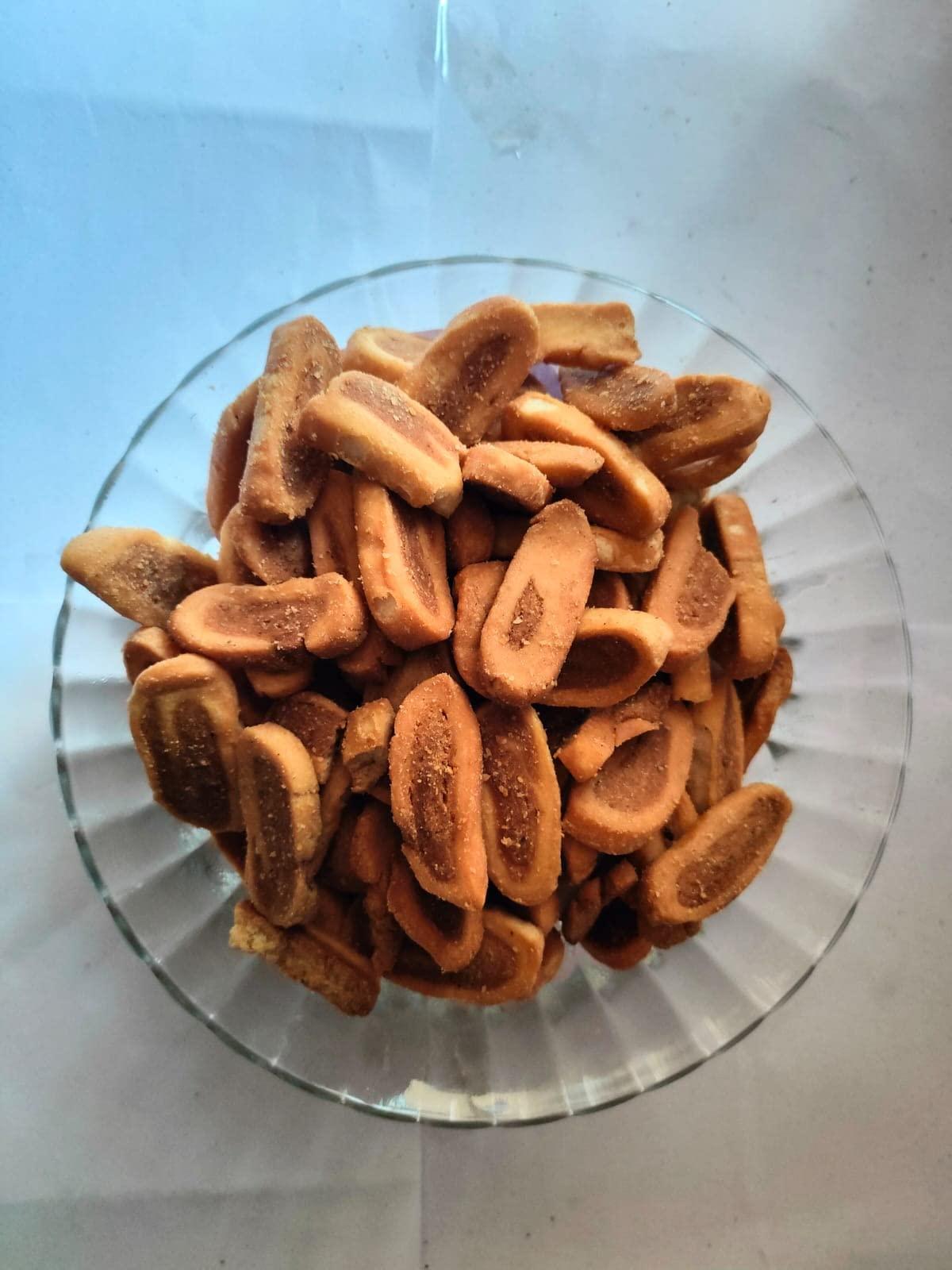 Generic Bakarwadi in Marathi & Bhakharwadi in Gujarati is a Gujarati & Maharashtrian traditional crispy, deep-fried, disc-shaped, sweet and spicy snack popular in western states of Gujarat and Maharashtra in India.[2] It was already popular before 1960 when 