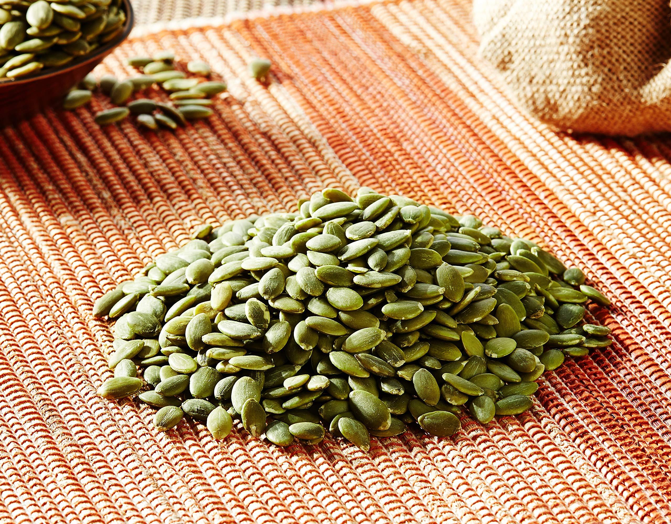 Vedaka Amazon Brand - Vedaka Premium Pumpkin Seeds, 200g + Amazon Brand - Vedaka Premium Sunflower Seeds, 500g