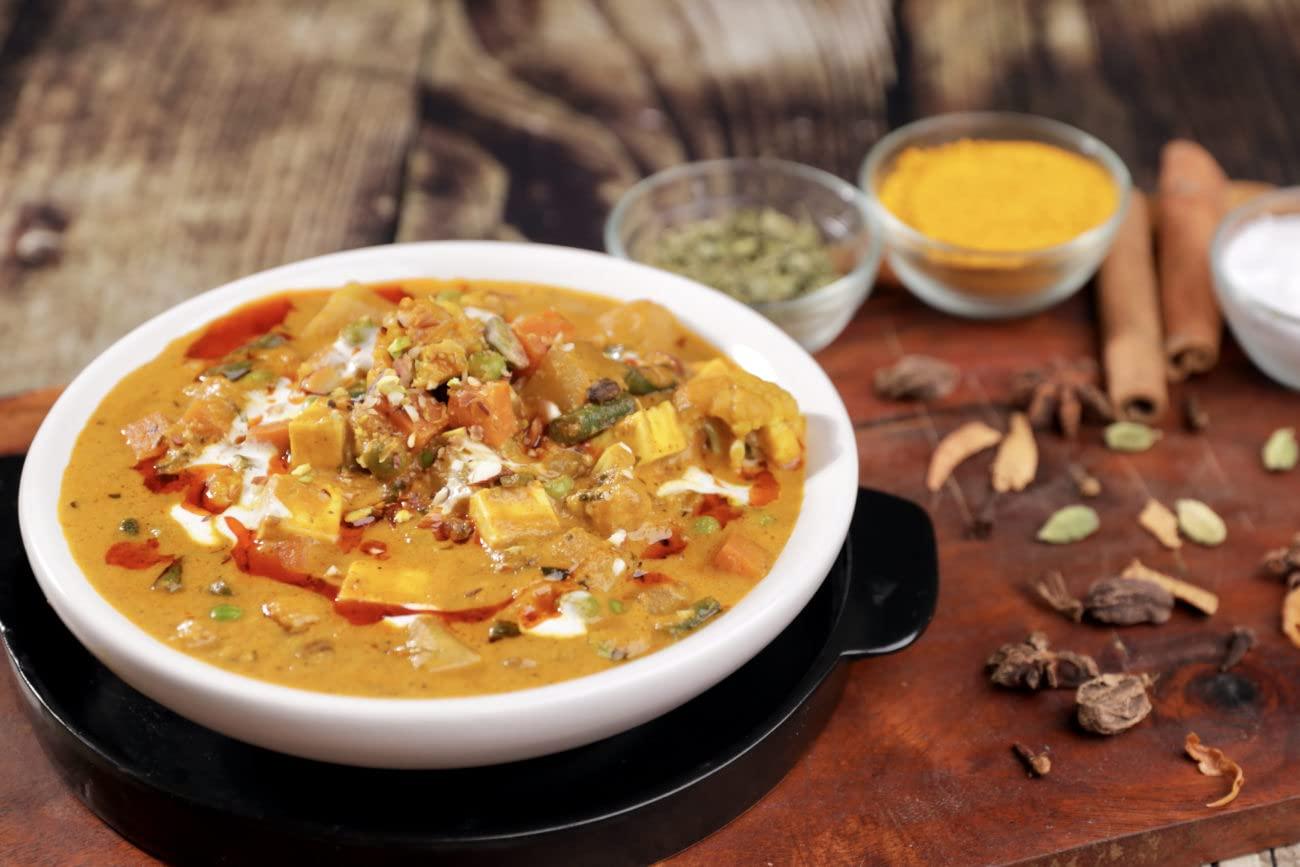 Neo Neo Yellow Gravy 1 Kg l Restaurant Style, Master Chef Choice Gravy I Concentrate - Add water to make Up to 2 kg of Gravy I Ready To Cook & Eat l Use as base for Paneer Zafrani, Aloo Mutter, Navrattan Korma, Shahi Paneer, Mutter Paneer, Chicken Cashew