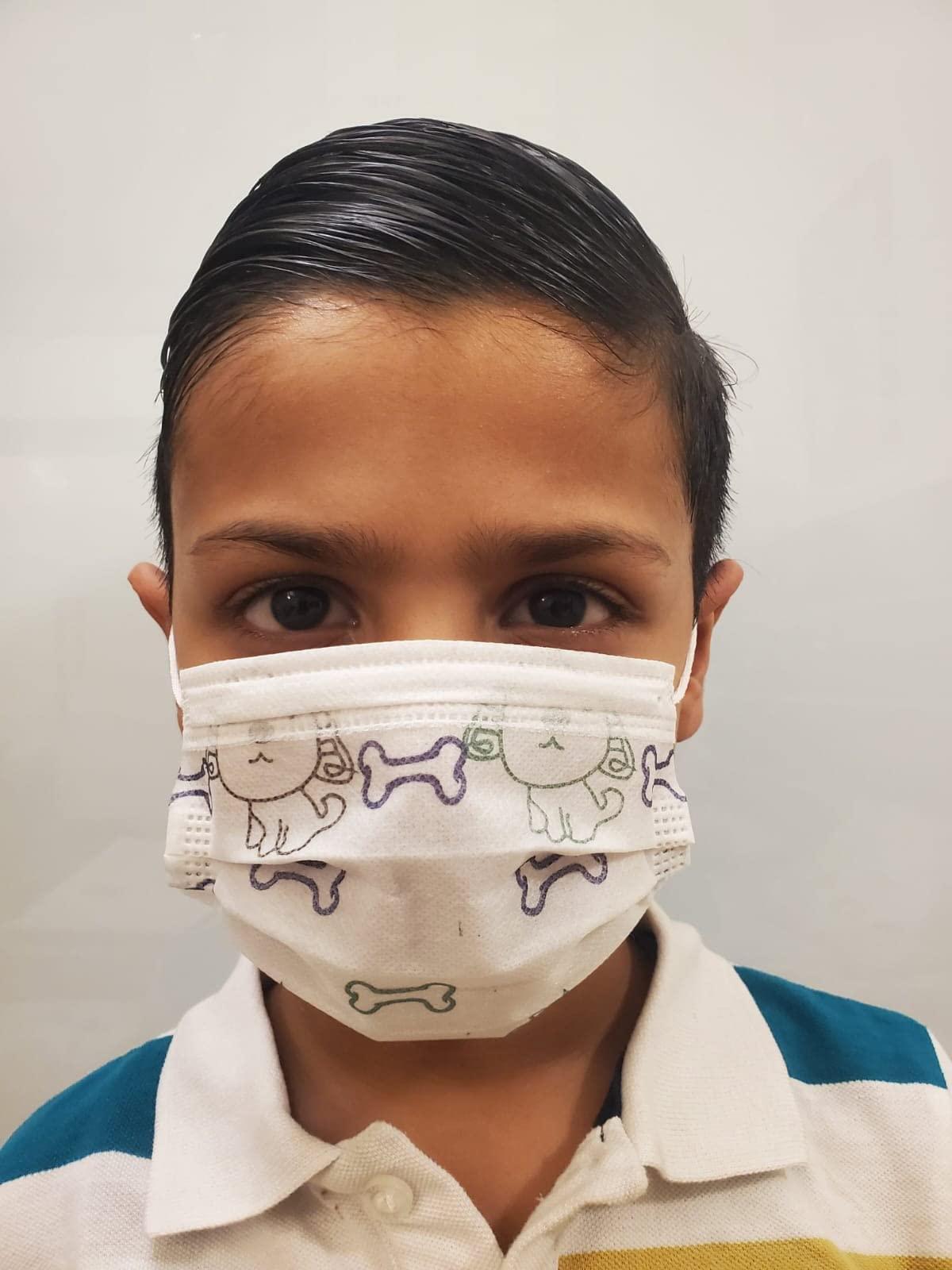 Boi Moi Kids 3 Ply cute mask comfortable (Pack of 100) Surgical Mask With Melt Blown Fabric Layer 3 ply for children boys girls FDA CE Approved Carton print disposable mask
