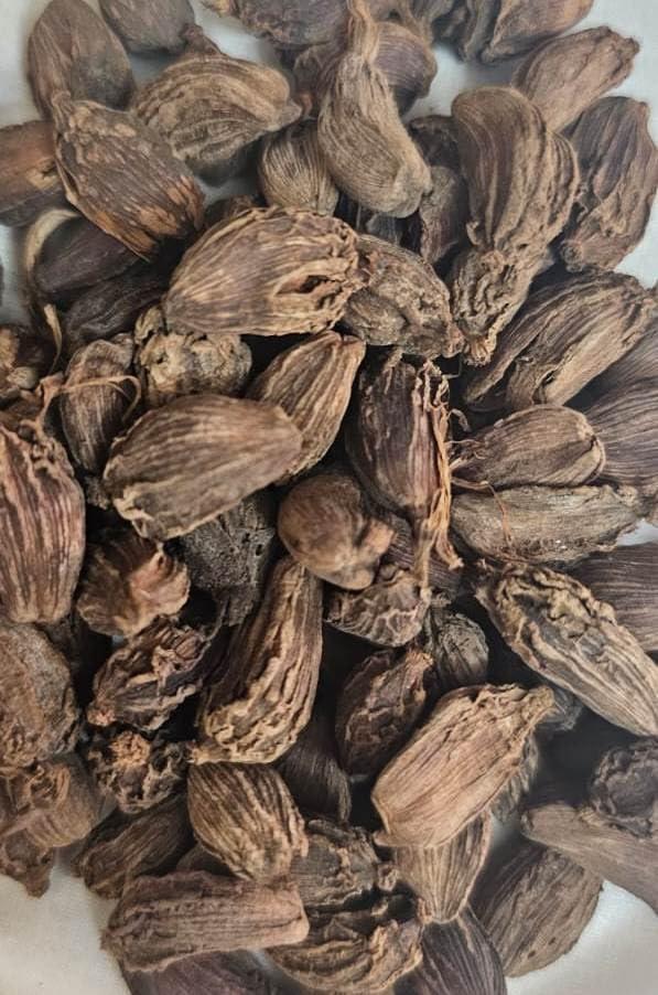 SPICE TALES Spice Tales Black Cardamom whole/Black Large Cardamom/Badi Elaichi/Lal Elaichi 50 g